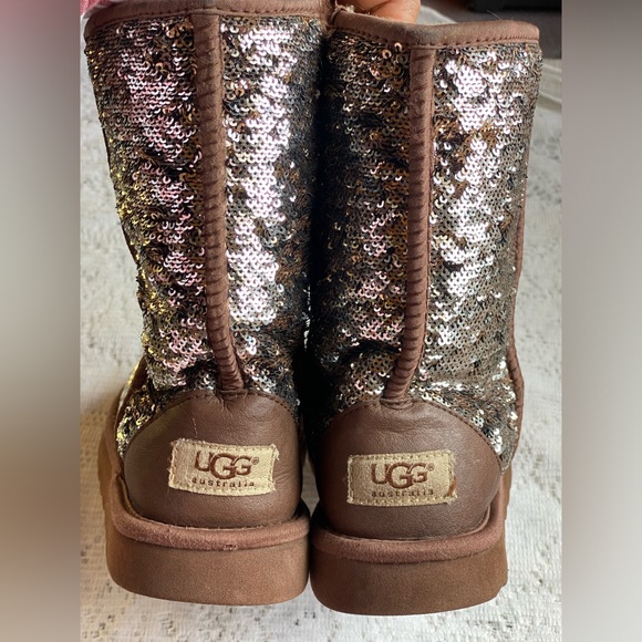 UGG Women’s Limited Edition tall Exotic Cheetah/ Sequin Print Boots. 😍 🐆 - Picture 4 of 8